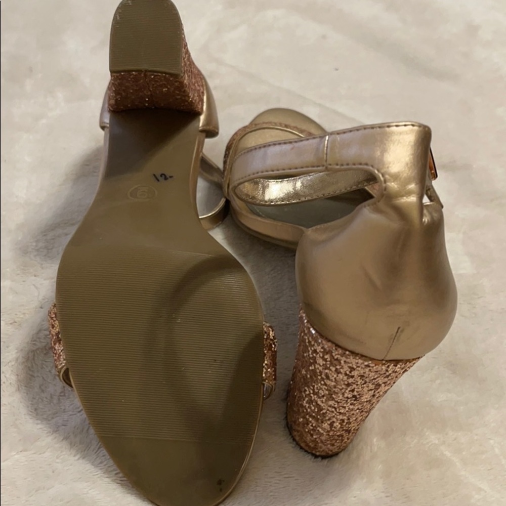 Shoes - Picture 4 of 4